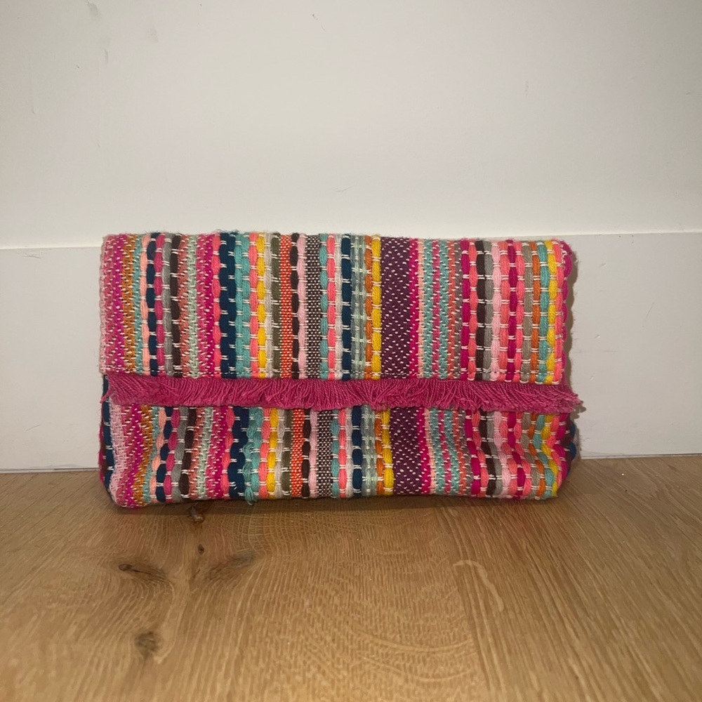 Multicolored threaded clutch